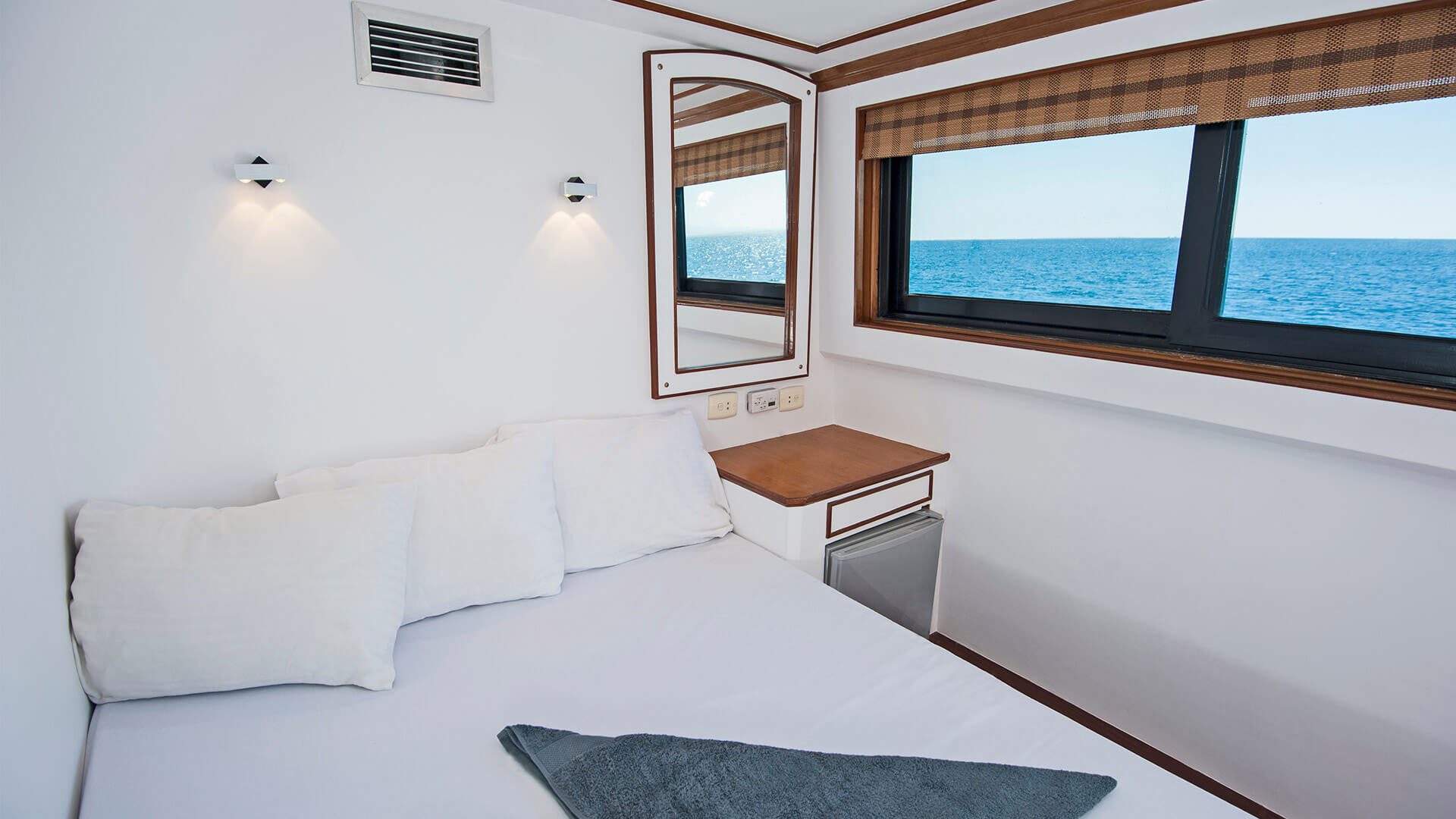 yatch single extra 03 - Client Name