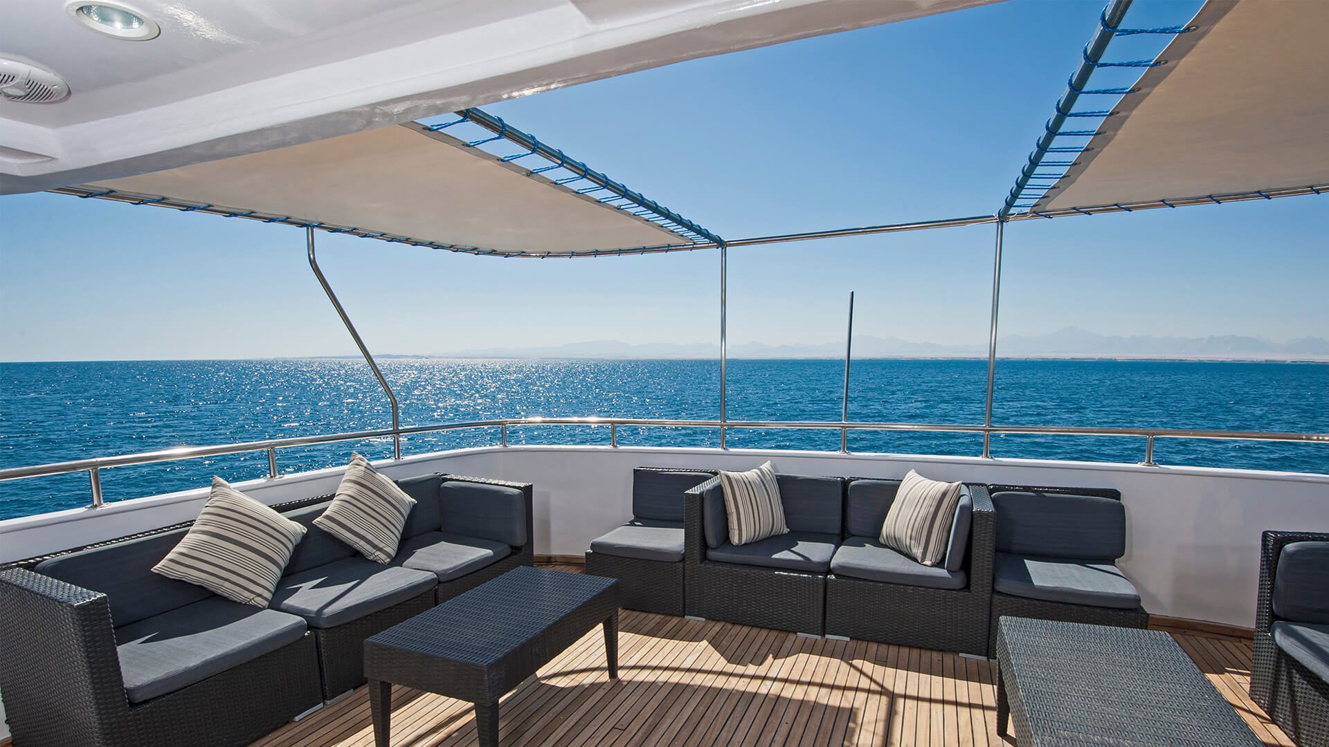 yatch single extra 04 - Client Name